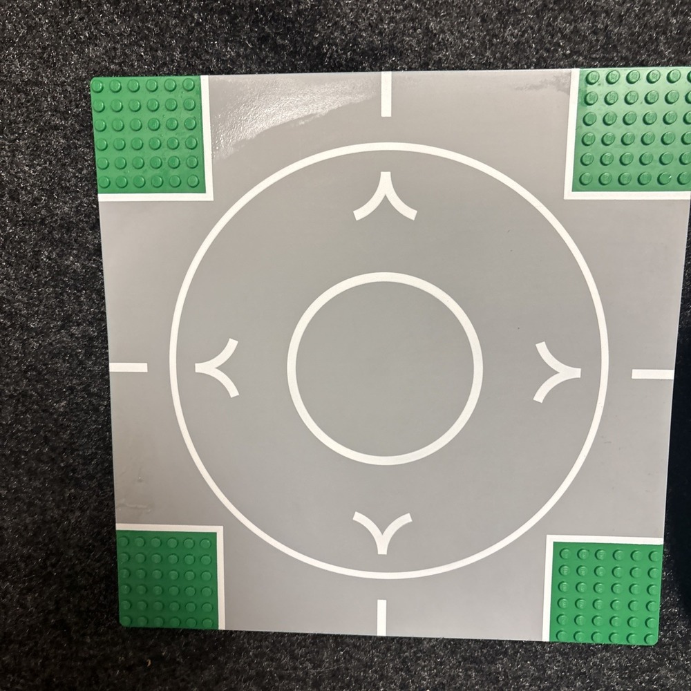 LEGO 9-Stud Landing Pad Runway Pattern 32 x 32 Green Baseplate 6099px1 Set of 3 - Picture 3 of 9